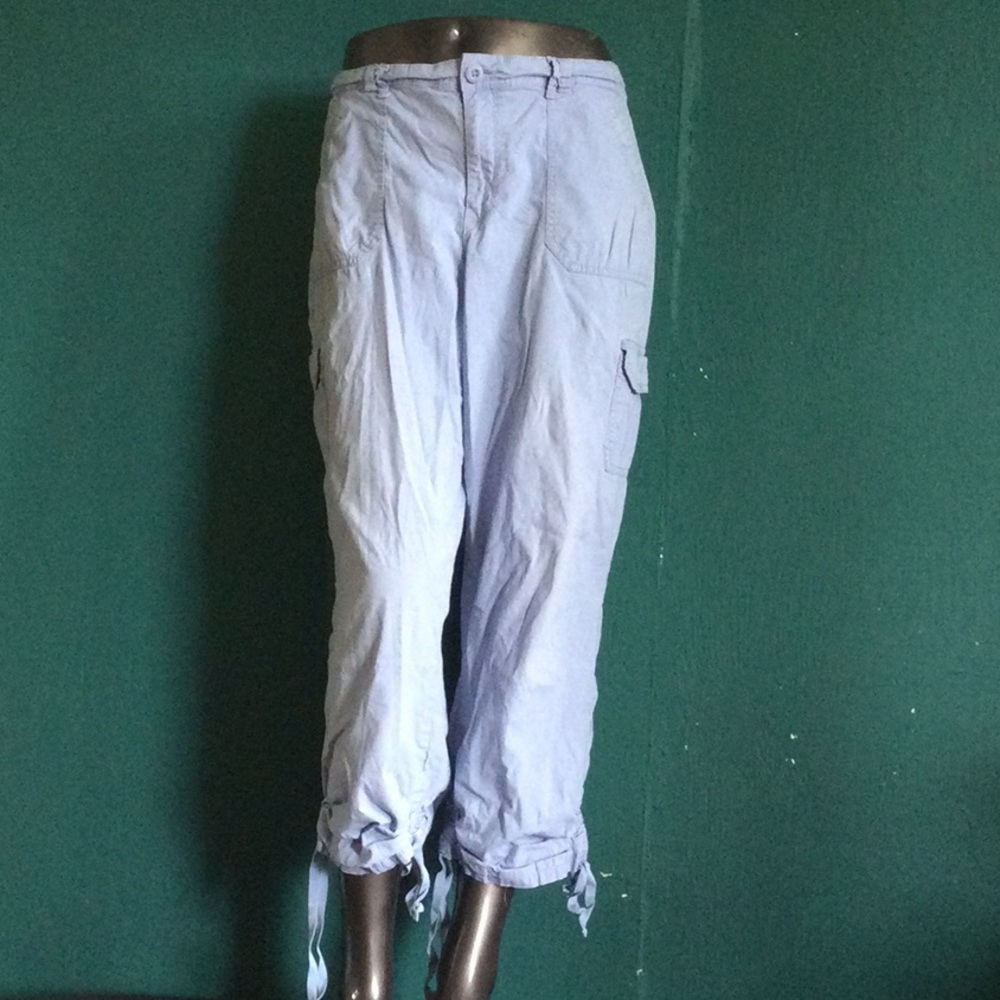 Gloria Vanderbilt baby blue capri length women’s cargo pants